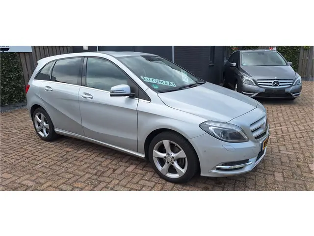Mercedes-Benz B-Klasse 200 2014 Benzine 2