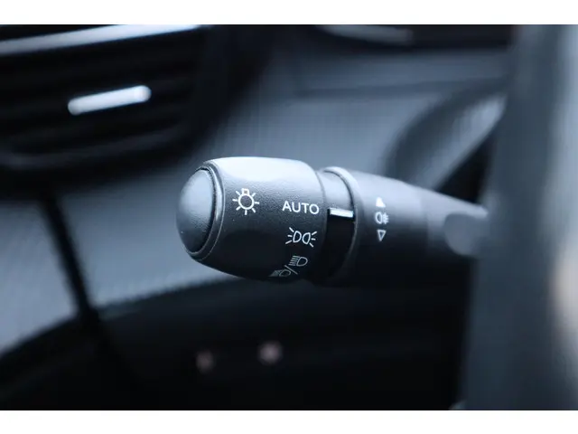 Peugeot 2008 1.2 PURETECH ALLURE PACK 2022 Benzine 26