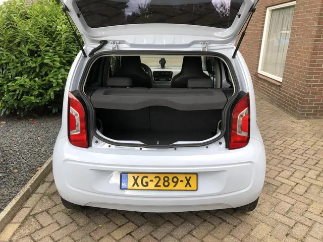 Volkswagen up! 1.0 cheer up! BlueMotion 2013 Benzine 6