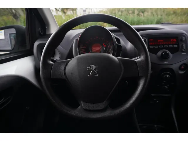 Peugeot 108 1.0 e-VTi Access / Radio / NAP 2018 Benzine 12