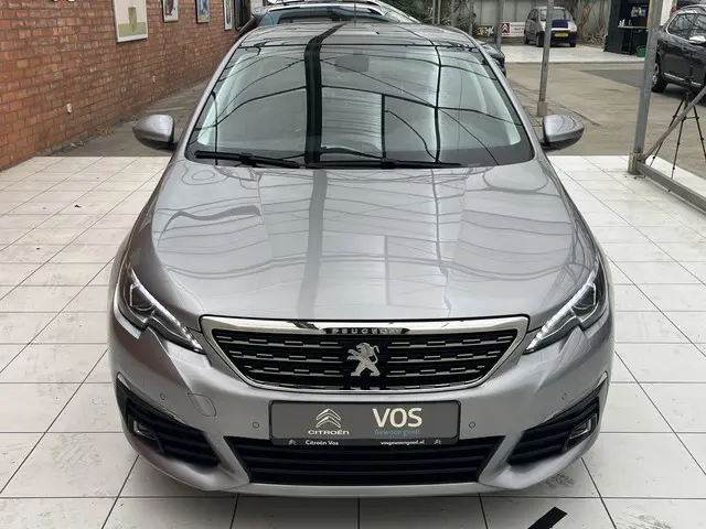 Peugeot 308 PureTech 130 EAT6 Allure 2018 Benzine 29
