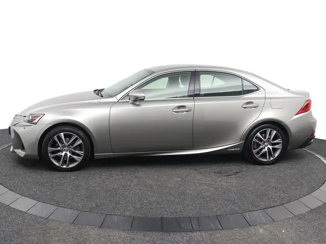Lexus IS 300h Hybrid Business Line 2018 Hybride Benzine 3