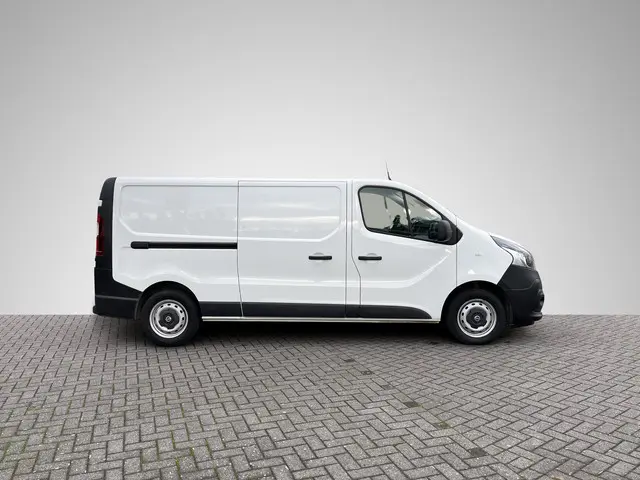 Nissan NV300 3