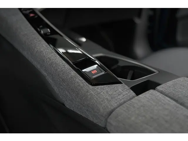 Peugeot 5008 1.2 Hybrid 136 GT 2025 Hybride Benzine 40