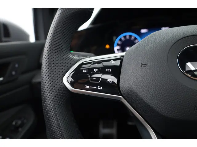 Volkswagen Golf 1.5 eTSI R-Line 2022 Benzine 12