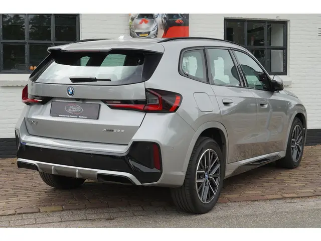 BMW X1 xDrive25e 2024 Hybride Benzine 9