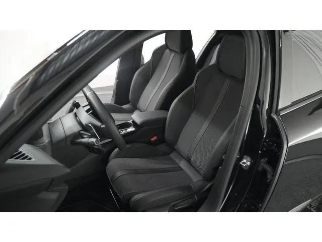 Peugeot 2008 PureTech 130 EAT8 GT 2024 Benzine 30
