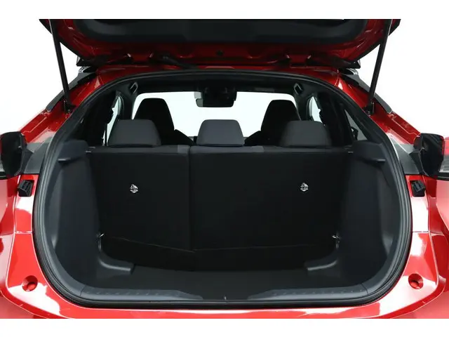 Toyota C-HR 1.8 Hybrid 140 Dynamic 2025 Hybride Benzine 24