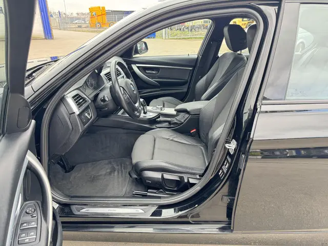BMW 3 Serie 320i Corporate Lease Executive 2017 Benzine 12