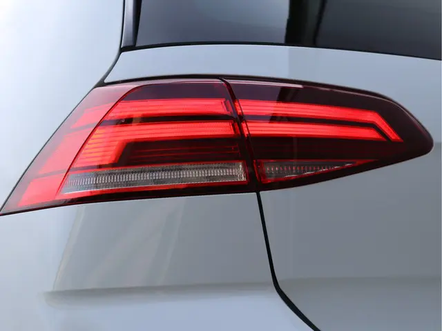 Volkswagen Golf 1.0 TSI Highline R-line 2017 Benzine 16