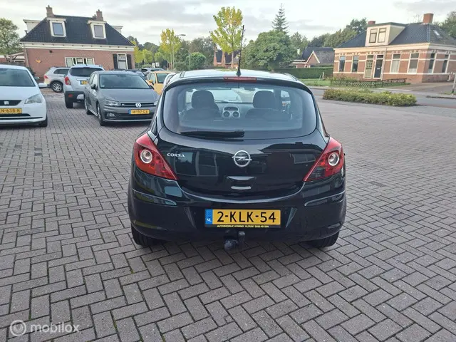 Opel Corsa 1.2-16V Berlin 2013 Benzine 4
