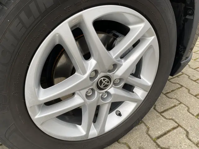 Toyota C-HR 1.8 Hybrid Active 2022 Hybride Benzine 4