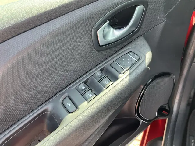 Renault Clio Estate 0.9 TCe Limited 2019 Benzine 18