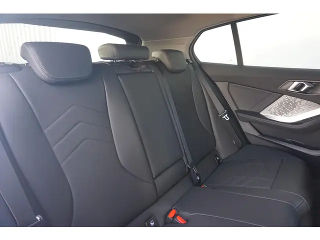 BMW 1 Serie 120 2025 Benzine 12