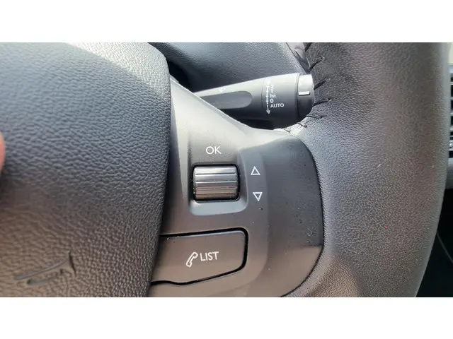 Peugeot 208 1.2 VTi Allure 2014 Benzine 23