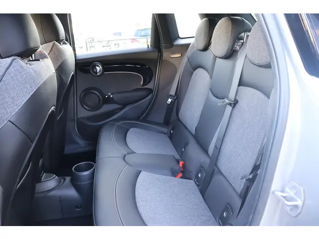 MINI Cooper Mini 1.5 Camden Edition 2023 Benzine 18