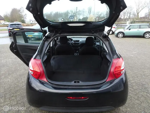 Peugeot 208 1.0 VTi Access 2014 Benzine 10