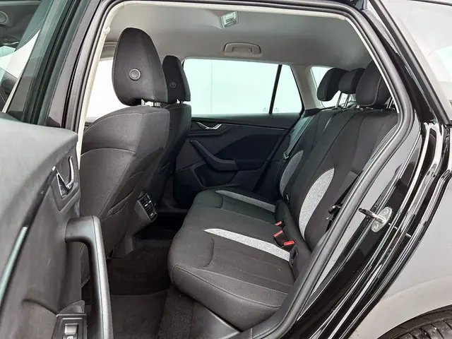 Škoda Kamiq 1.0 TSI Business Edition DSG 2025 Benzine 26