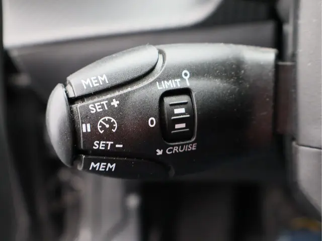 Peugeot 208 1.2 PureTech Active/ zeer mooi! 2023 Benzine 13