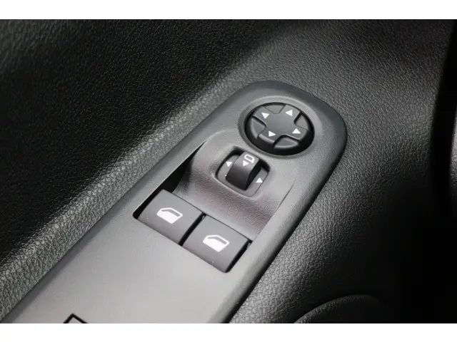 Peugeot e-Partner 136 L1 50 kWh 2023 Elektrisch 28