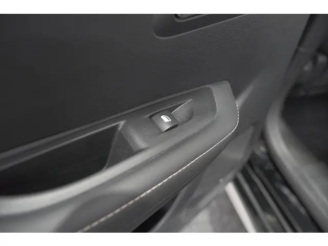 Peugeot 208 PureTech 100 Allure 2024 Benzine 29