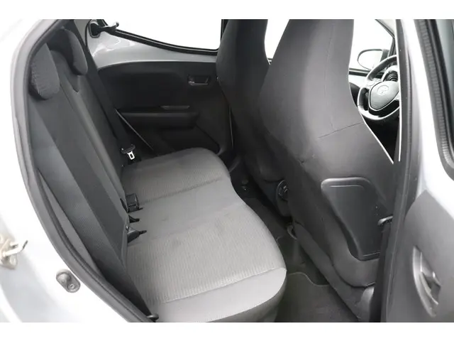 Toyota Aygo 1.0 VVT-i x-joy 2022 Benzine 33