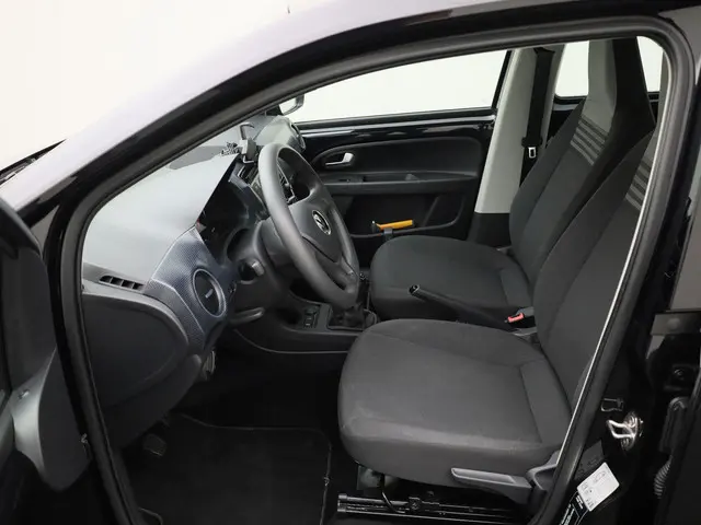 Volkswagen up! 1.0/60PK BMT move up! 2019 Benzine 15