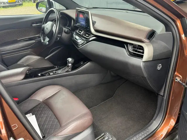 Toyota C-HR 1.8 Hybrid Executive 2017 Hybride Benzine 14
