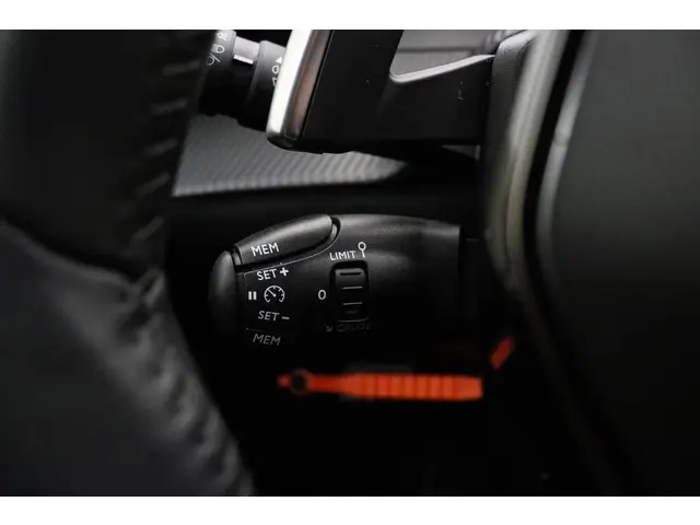 Peugeot 208 1.2T Automaat Allure 2022 Benzine 26