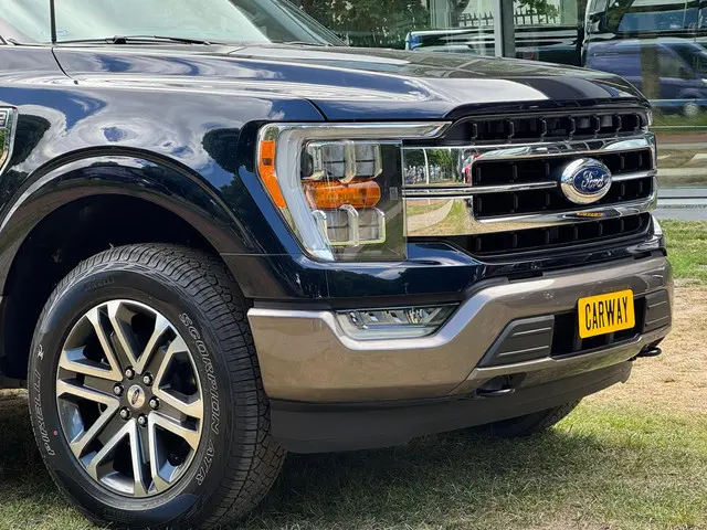 Ford F-150 3.5L V6 Lariat full-spec 2024 Benzine 9