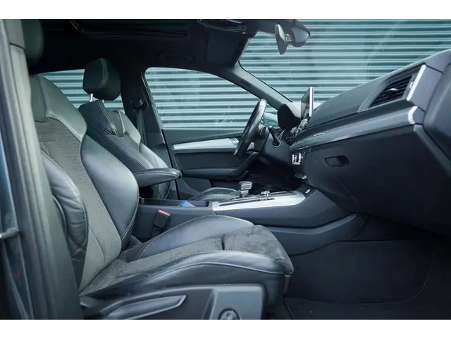 Audi Q5 2.0 TFSI quattro Launch Edition 2017 Benzine 35