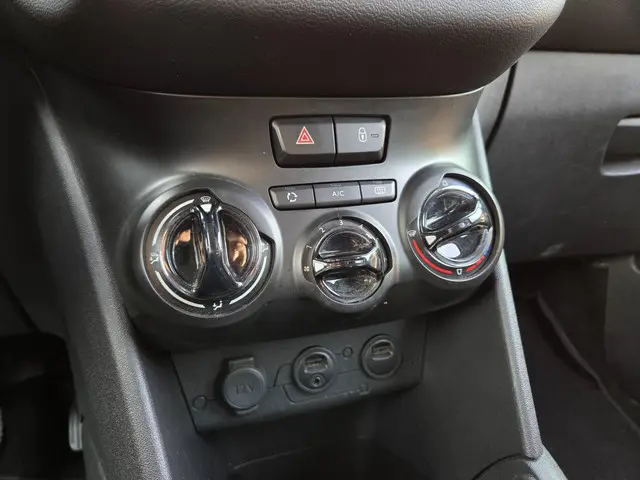 Peugeot 208 1.2 VTi Urban Soul 2013 Benzine 26