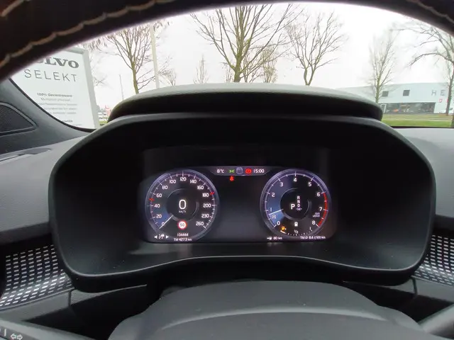 Volvo XC40 B4 R-Design 2020 Benzine 23