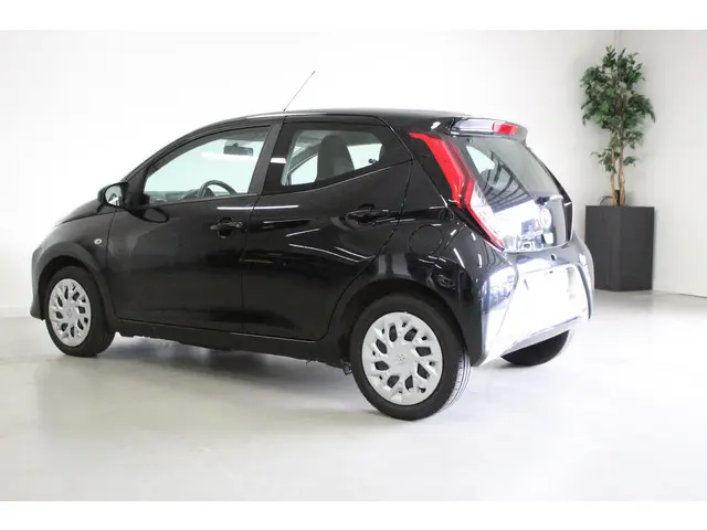 Toyota Aygo 1.0 VVT-i x-play 2020 Benzine 5