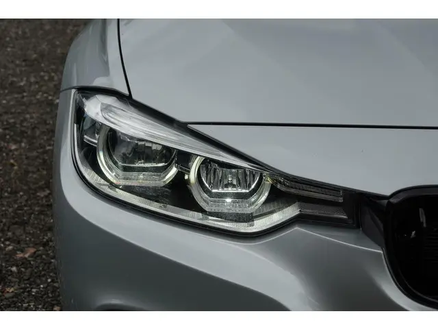 BMW 3 Serie Touring 320i 2017 Benzine 23