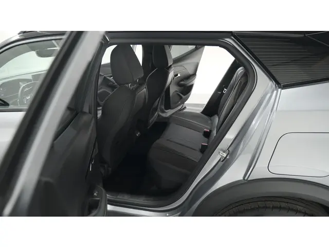 Peugeot 2008 PureTech 130 EAT8 GT 2024 Benzine 33