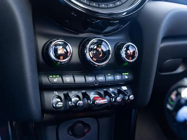 MINI 3-Deurs Cooper 2021 Benzine 19