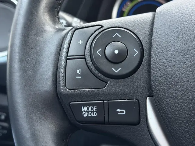 Toyota Auris 1.8 Hybrid Aspiration 2013 Hybride Benzine 30