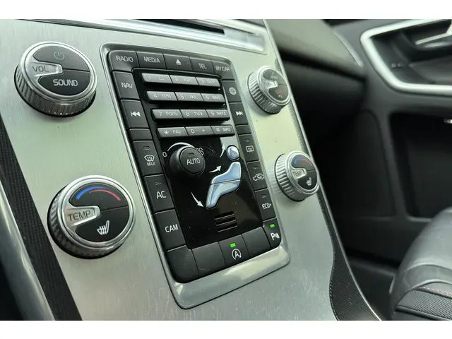 Volvo XC60 2.0 T5 FWD Ocean Race 2015 Benzine 30