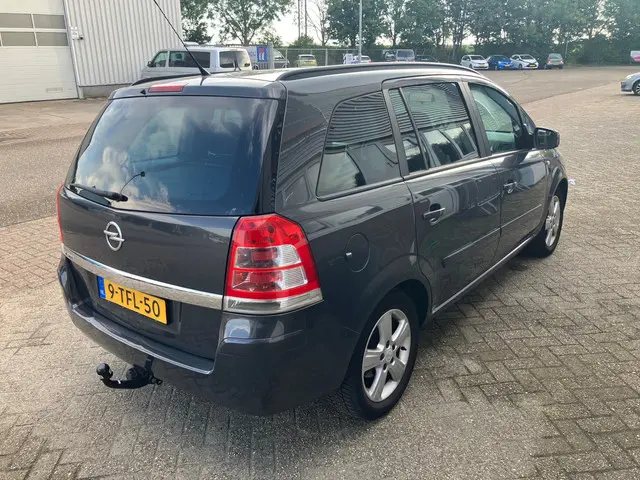 Opel Zafira 1.8 Cosmo 7 persoons 2013 Benzine 3
