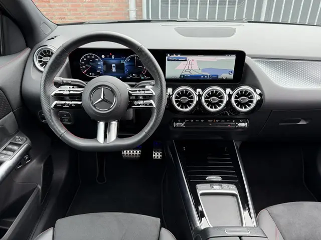 Mercedes-Benz GLA 250 e AMG Line 2024 Hybride Benzine 7