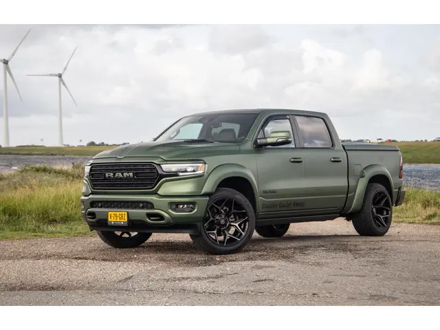 Dodge Ram 1500 5.7 V8 4x4 Crew Cab Limited 2024 Benzine 6