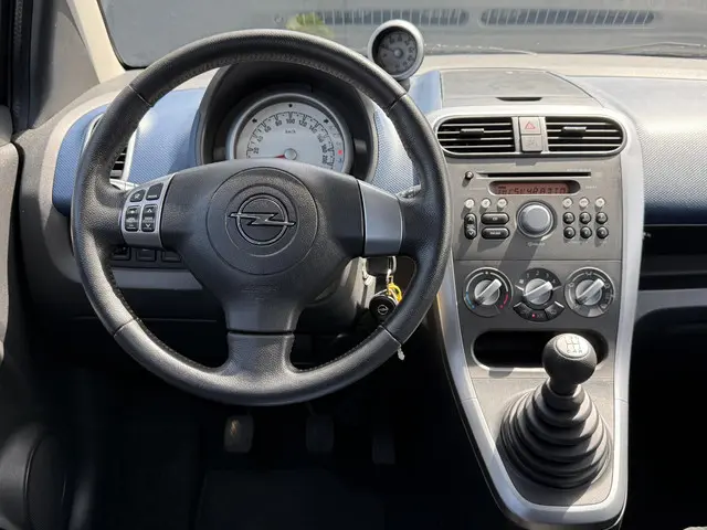 Opel Agila 1.0 Edition 2012 Benzine 2