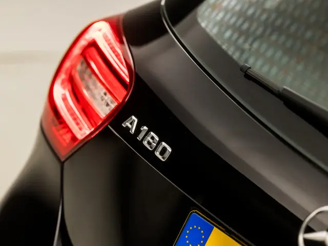 Mercedes-Benz A-Klasse 180 Black Sport 2013 Benzine 26