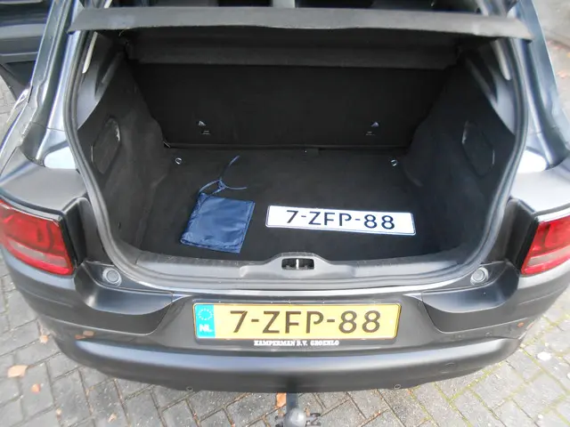 Citroën C4 Cactus 1.2 e-VTi Shine 2014 Benzine 19