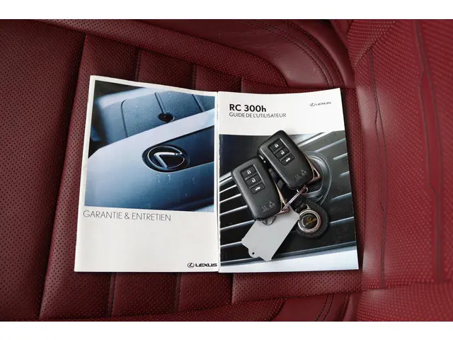 Lexus RC 300h F Sport Line 2016 Hybride Benzine 11