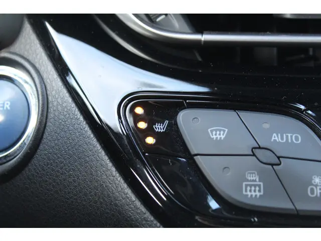 Toyota C-HR 1.8 Hybrid Dynamic 2018 Hybride Benzine 18