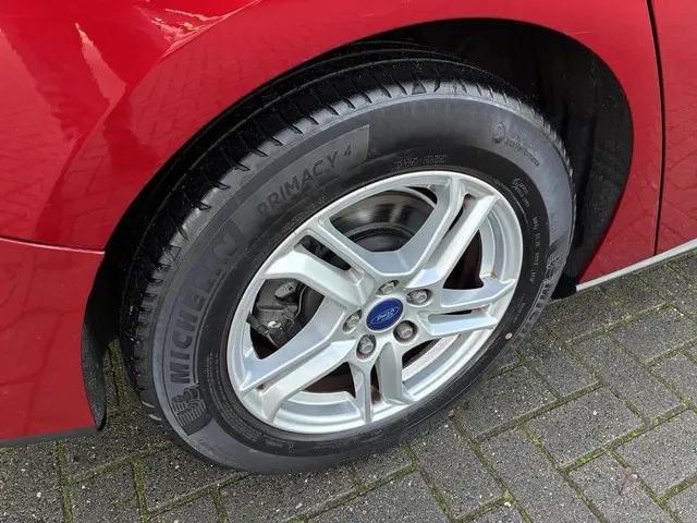 Ford Focus Wagon HELAAS VERKOCHT!!! 2019 Benzine 43