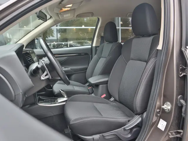 Mitsubishi Outlander 2.4 PHEV Pure 2021 Hybride Benzine 21