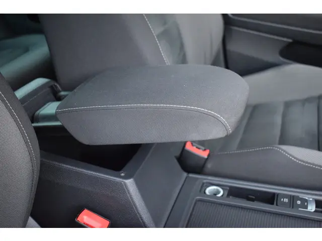 Volkswagen Golf 1.0 TSi Highline R-Line 2019 Benzine 33